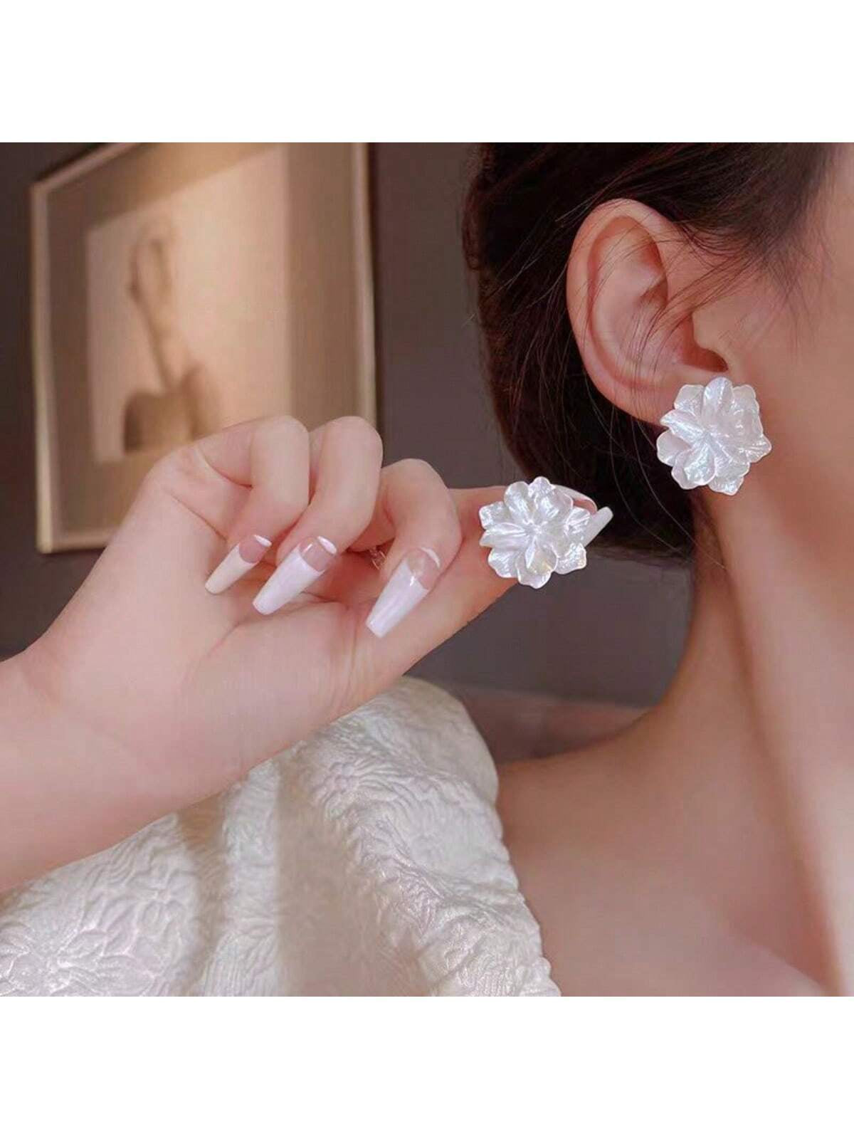 1Pair White Flower Shaped Summer Earrings, Wedding Accessories, Women'S Fresh Business Earrings for Daily and Casual Wear Valentines